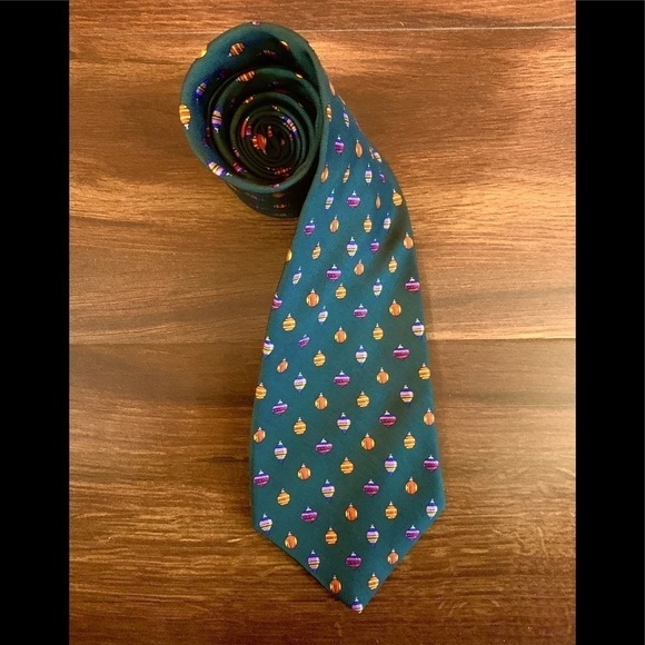 🌿SALE🌿BROOKS BROTHERS Pure Silk Ornaments Print on Green Foulard Necktie - Picture 1 of 9